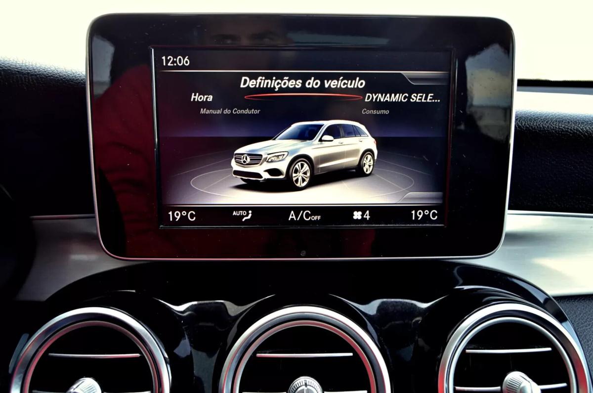 mercedes-benz-glc-220-d-4matic-2018-diesel-1950cc