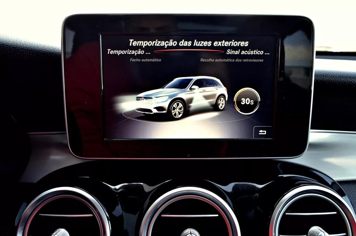 mercedes-benz-glc-220-d-4matic-2018-diesel-1950cc