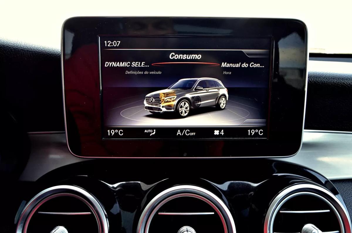 mercedes-benz-glc-220-d-4matic-2018-diesel-1950cc