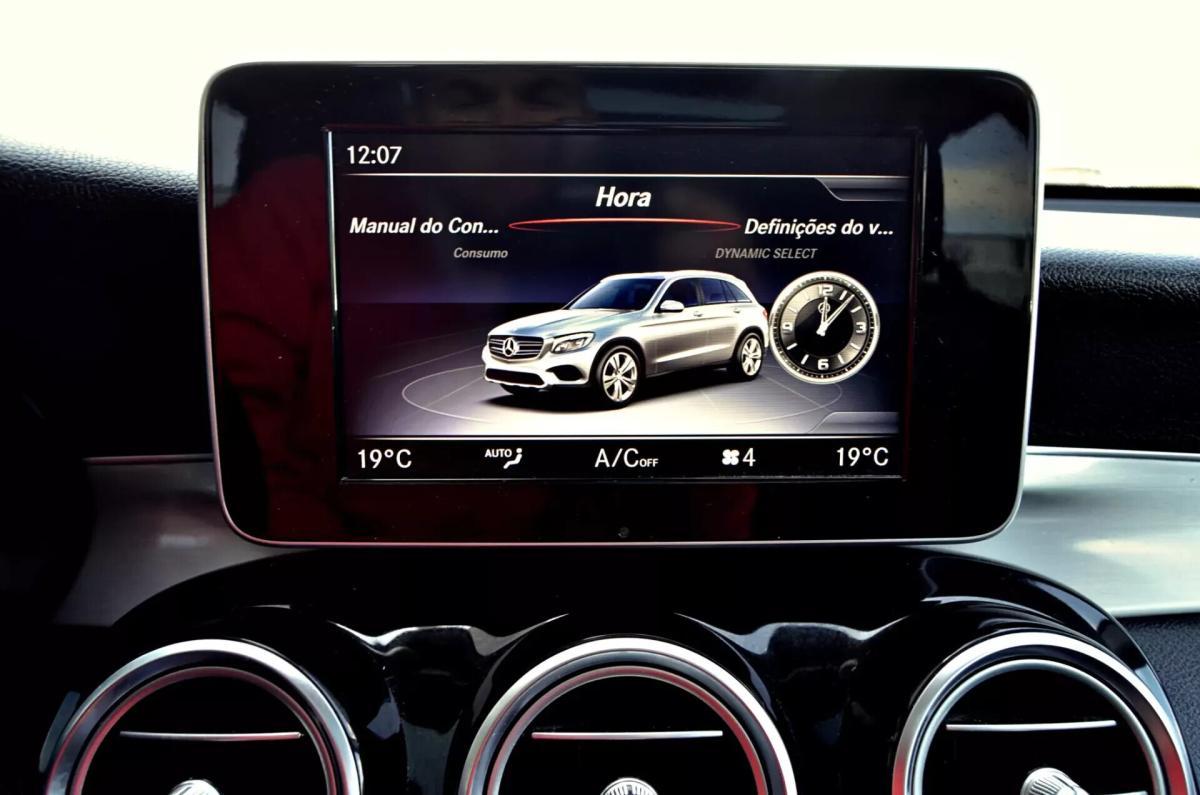 mercedes-benz-glc-220-d-4matic-2018-diesel-1950cc
