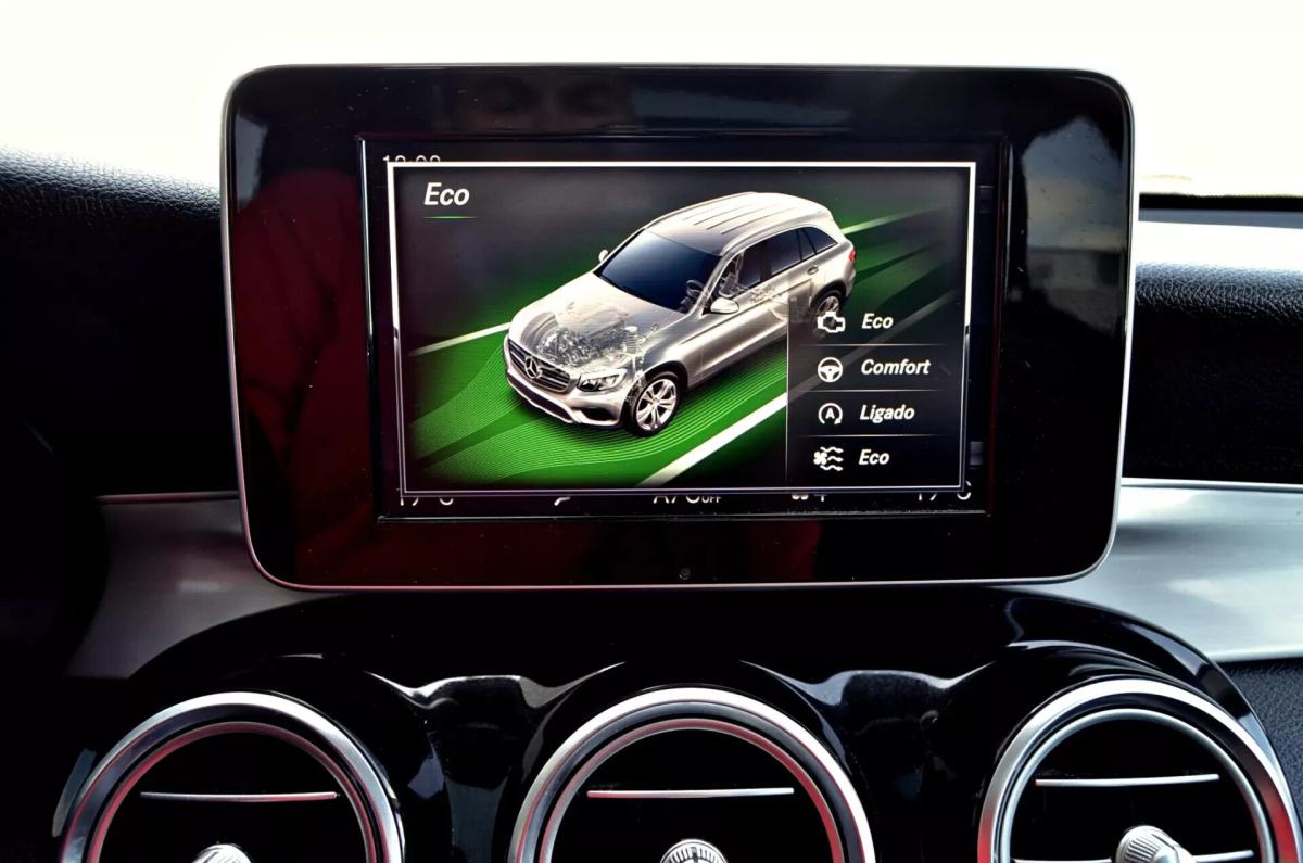 mercedes-benz-glc-220-d-4matic-2018-diesel-1950cc