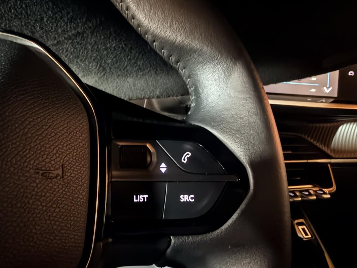 peugeot-e-2008-2023-eletrico-0cc