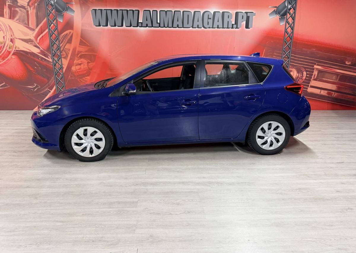 toyota-auris-2018-gasolina-1329cc