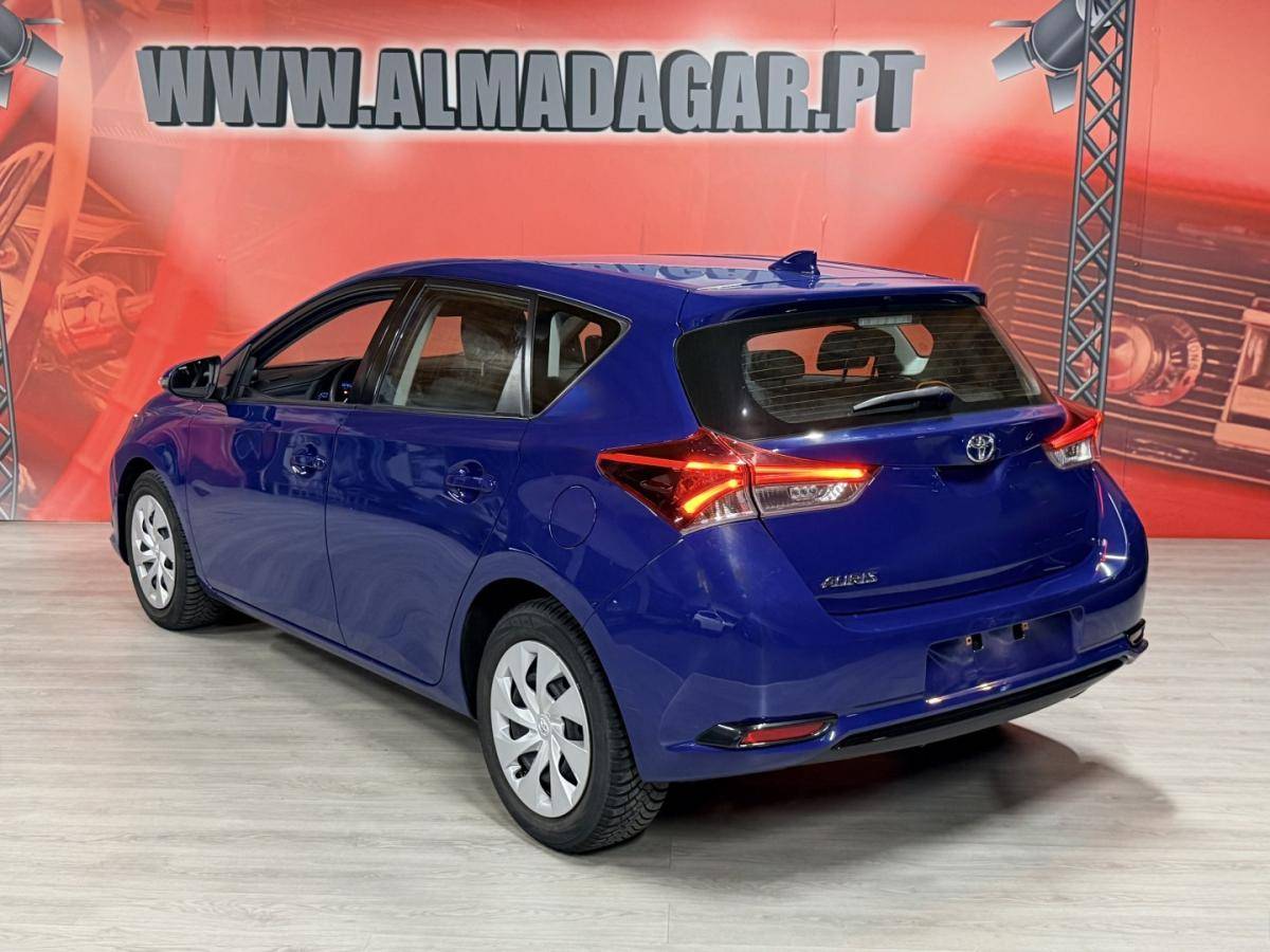 toyota-auris-2018-gasolina-1329cc