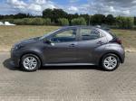 toyota-yaris-2023-hibrido-a-gasolina-1490cc
