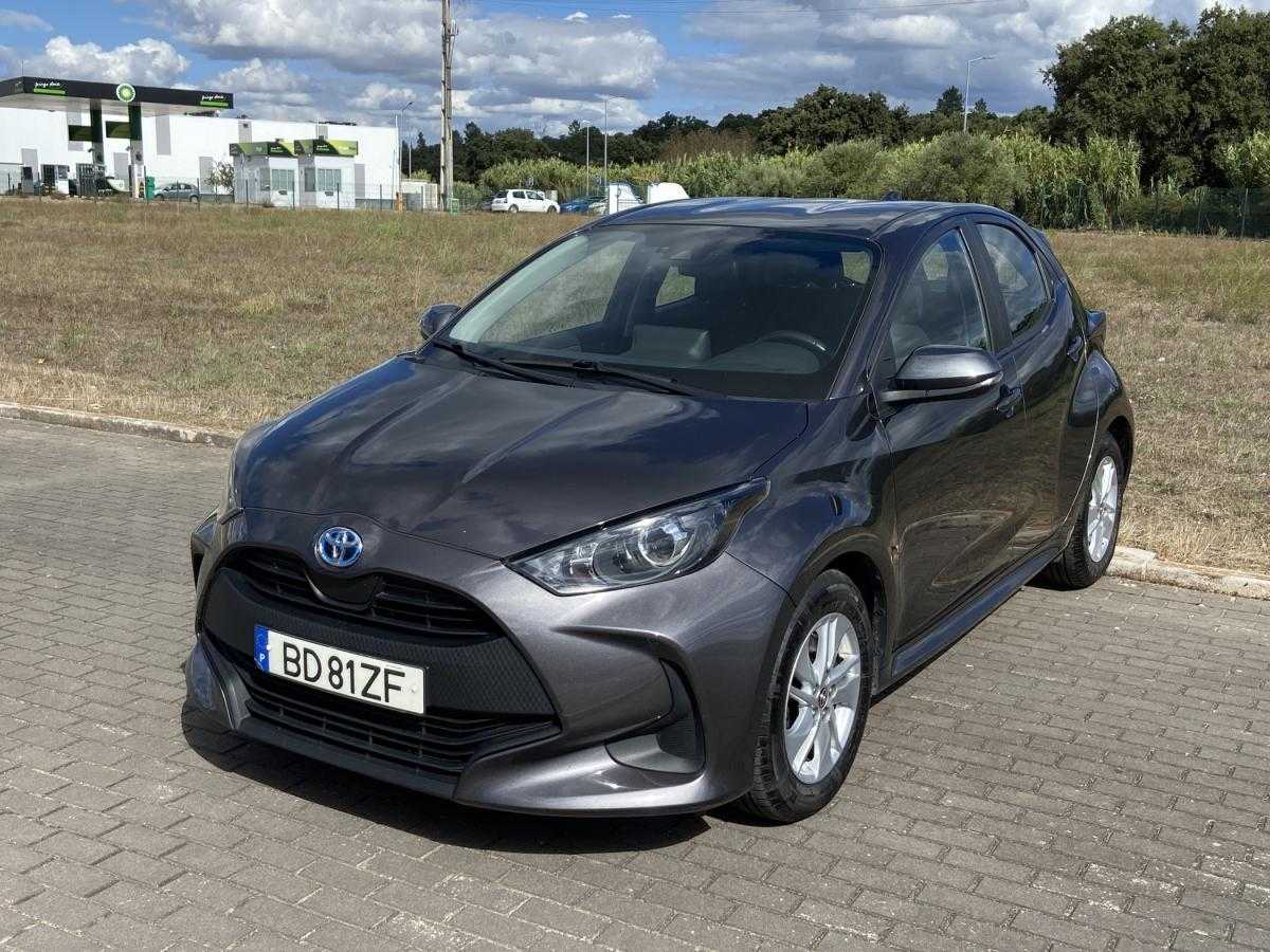 toyota-yaris-2023-hibrido-a-gasolina-1490cc