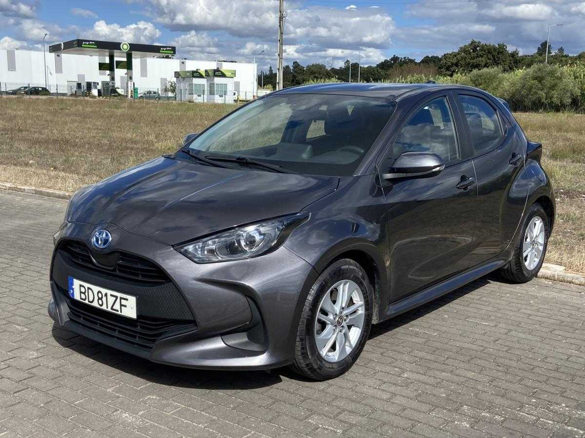 toyota-yaris-2023-hibrido-a-gasolina-1490cc