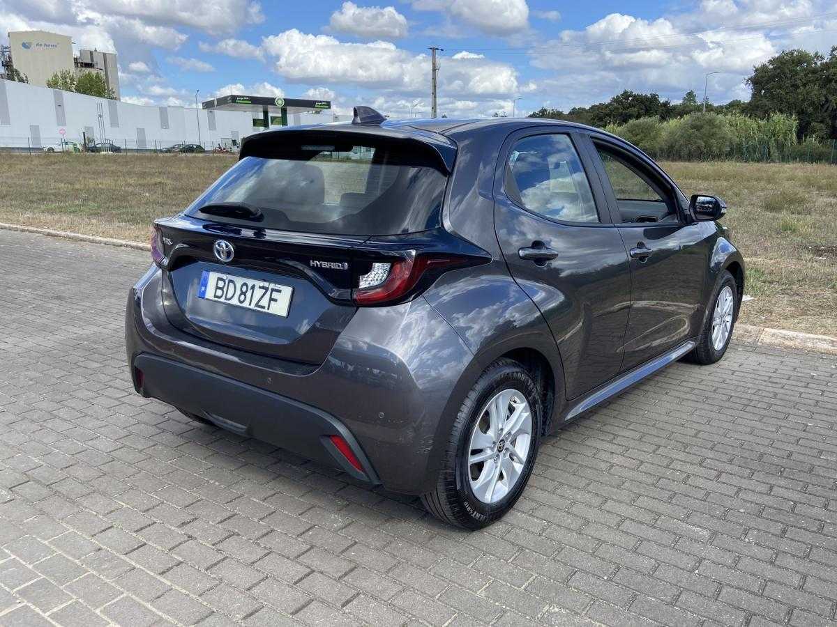 toyota-yaris-2023-hibrido-a-gasolina-1490cc