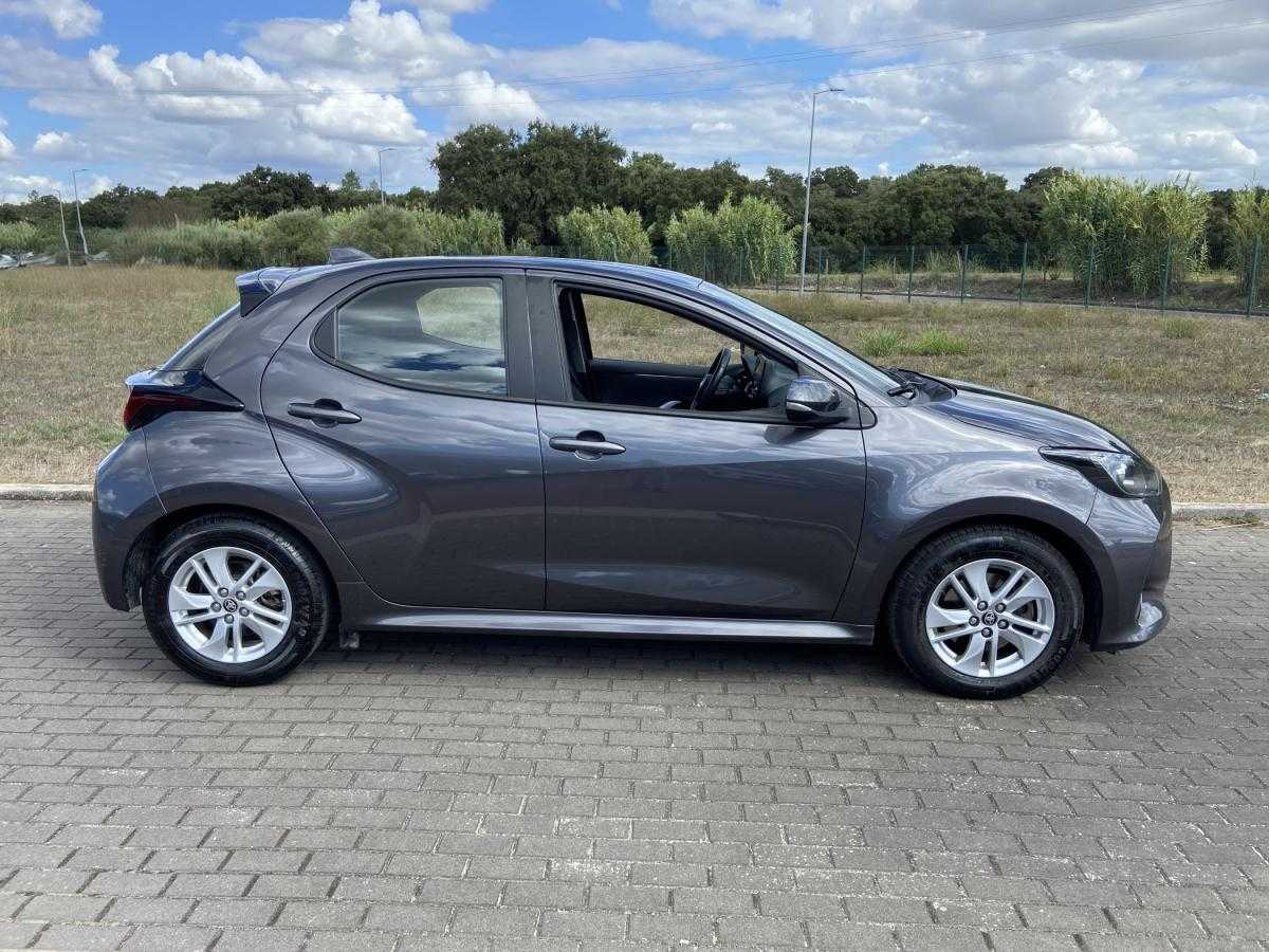 toyota-yaris-2023-hibrido-a-gasolina-1490cc