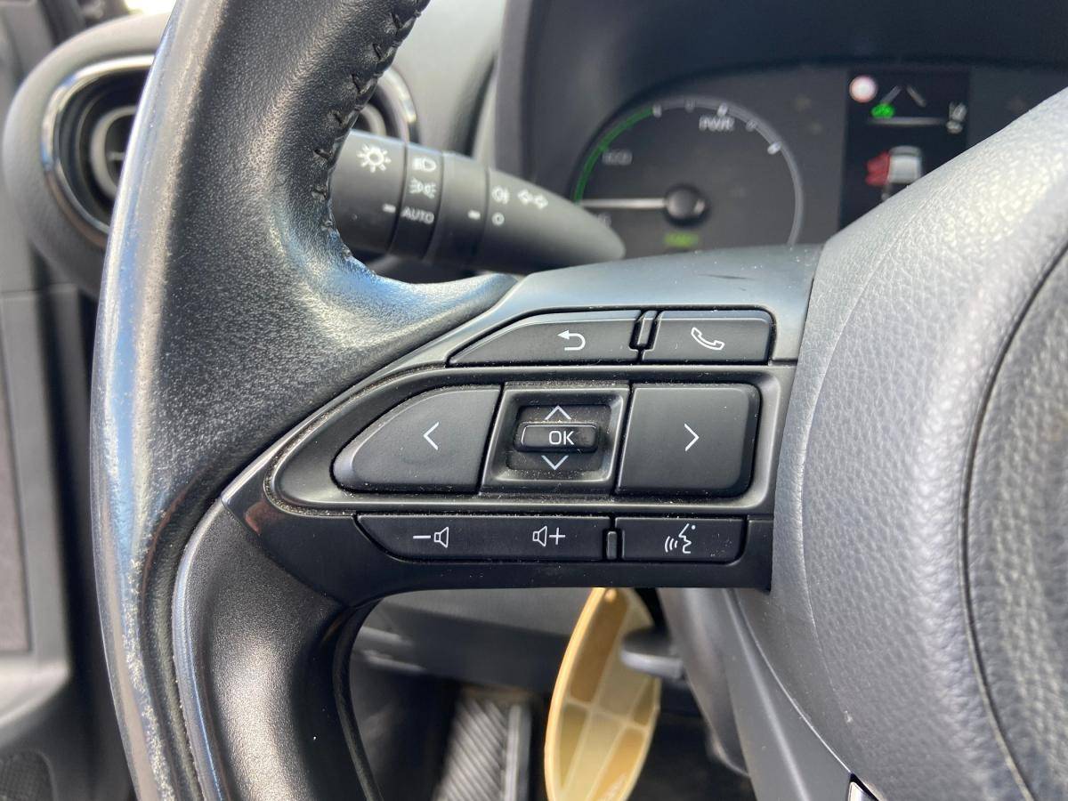 toyota-yaris-2023-hibrido-a-gasolina-1490cc