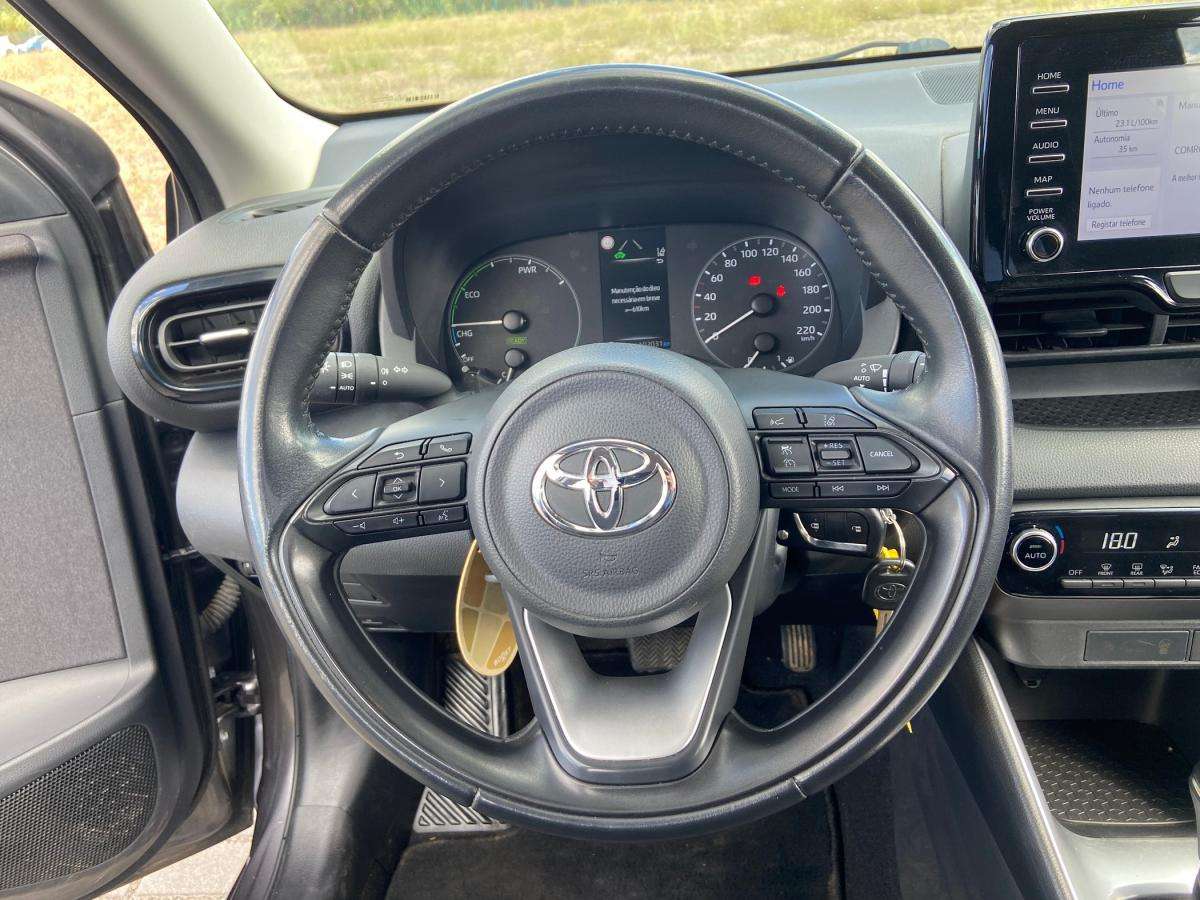 toyota-yaris-2023-hibrido-a-gasolina-1490cc