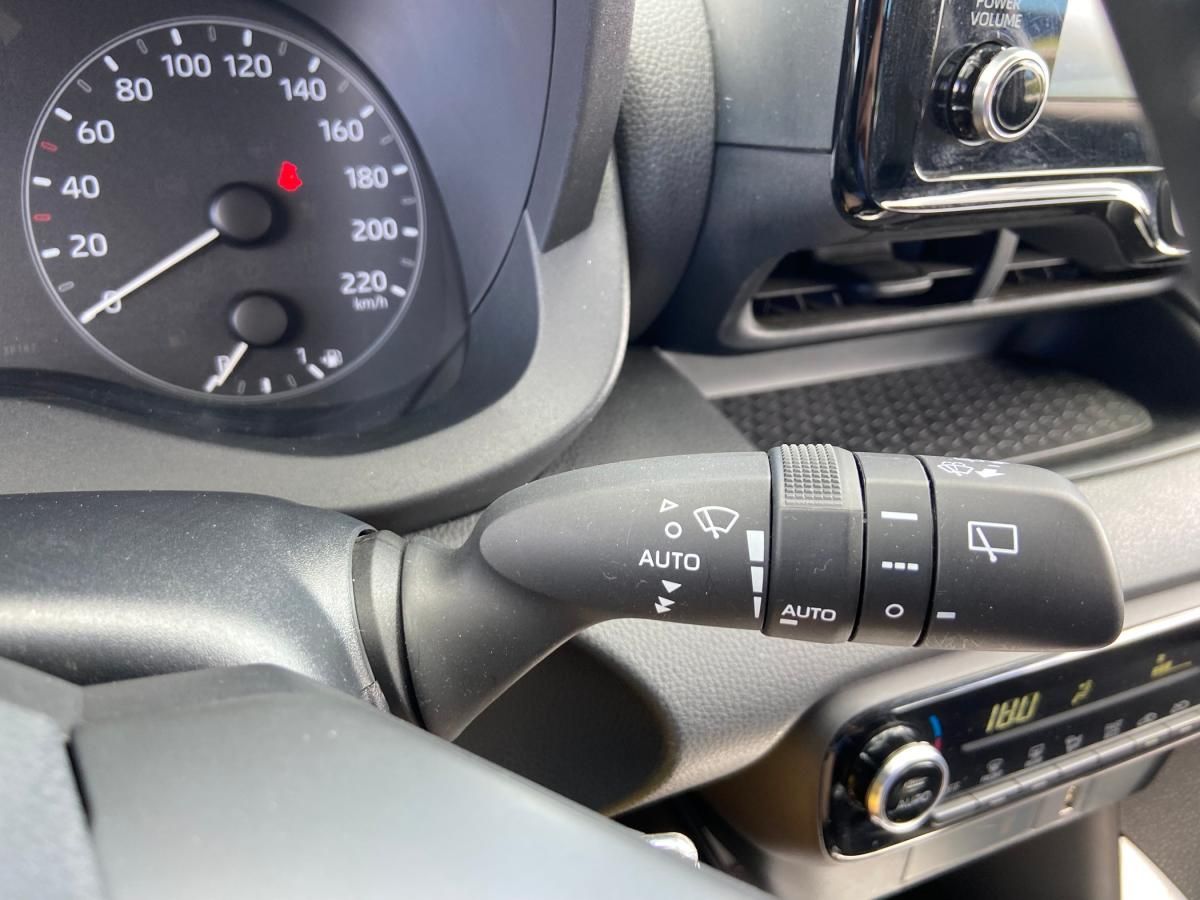 toyota-yaris-2023-hibrido-a-gasolina-1490cc