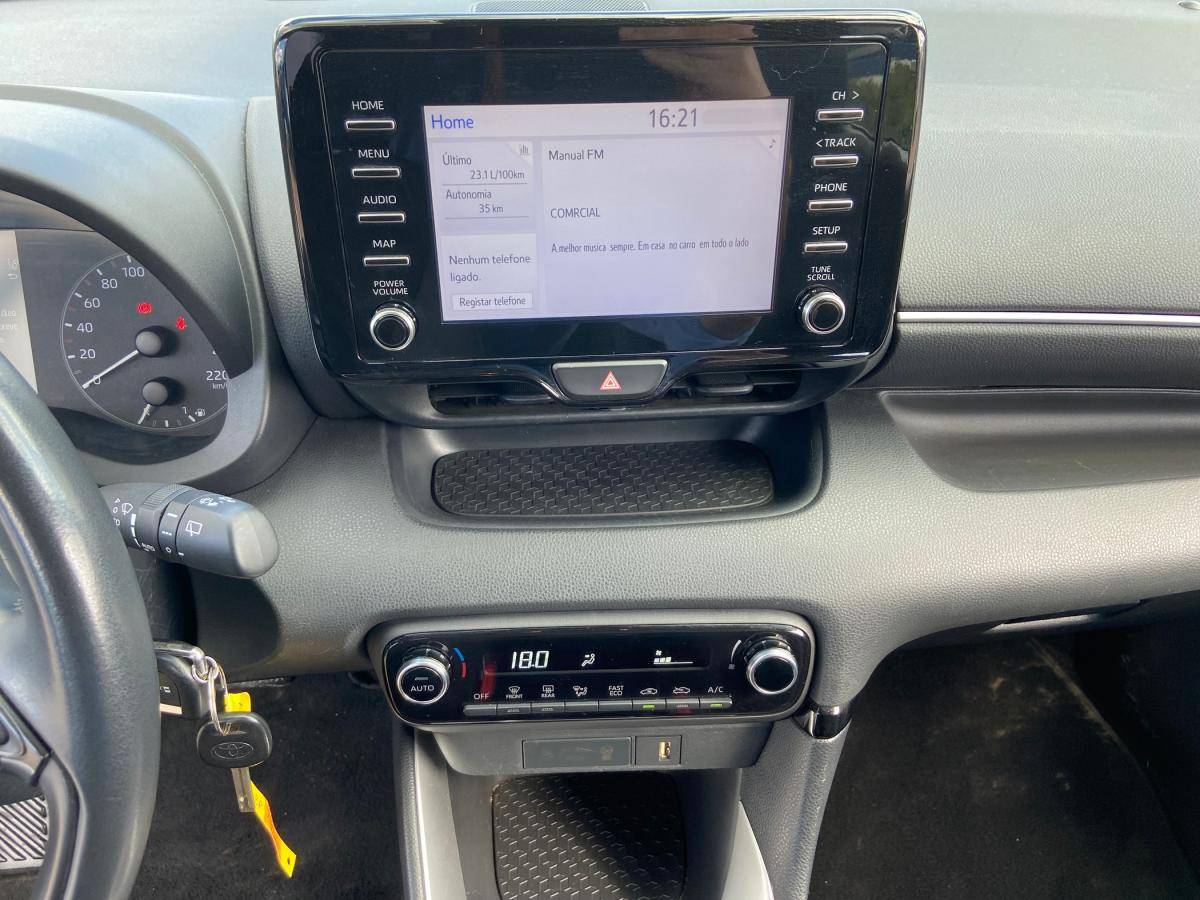 toyota-yaris-2023-hibrido-a-gasolina-1490cc