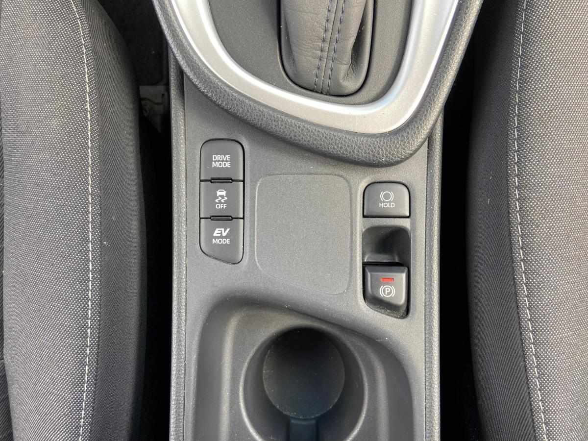 toyota-yaris-2023-hibrido-a-gasolina-1490cc