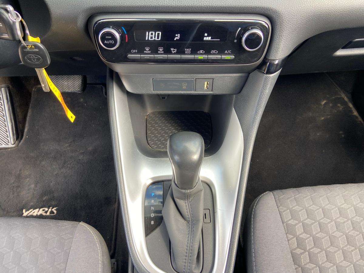 toyota-yaris-2023-hibrido-a-gasolina-1490cc