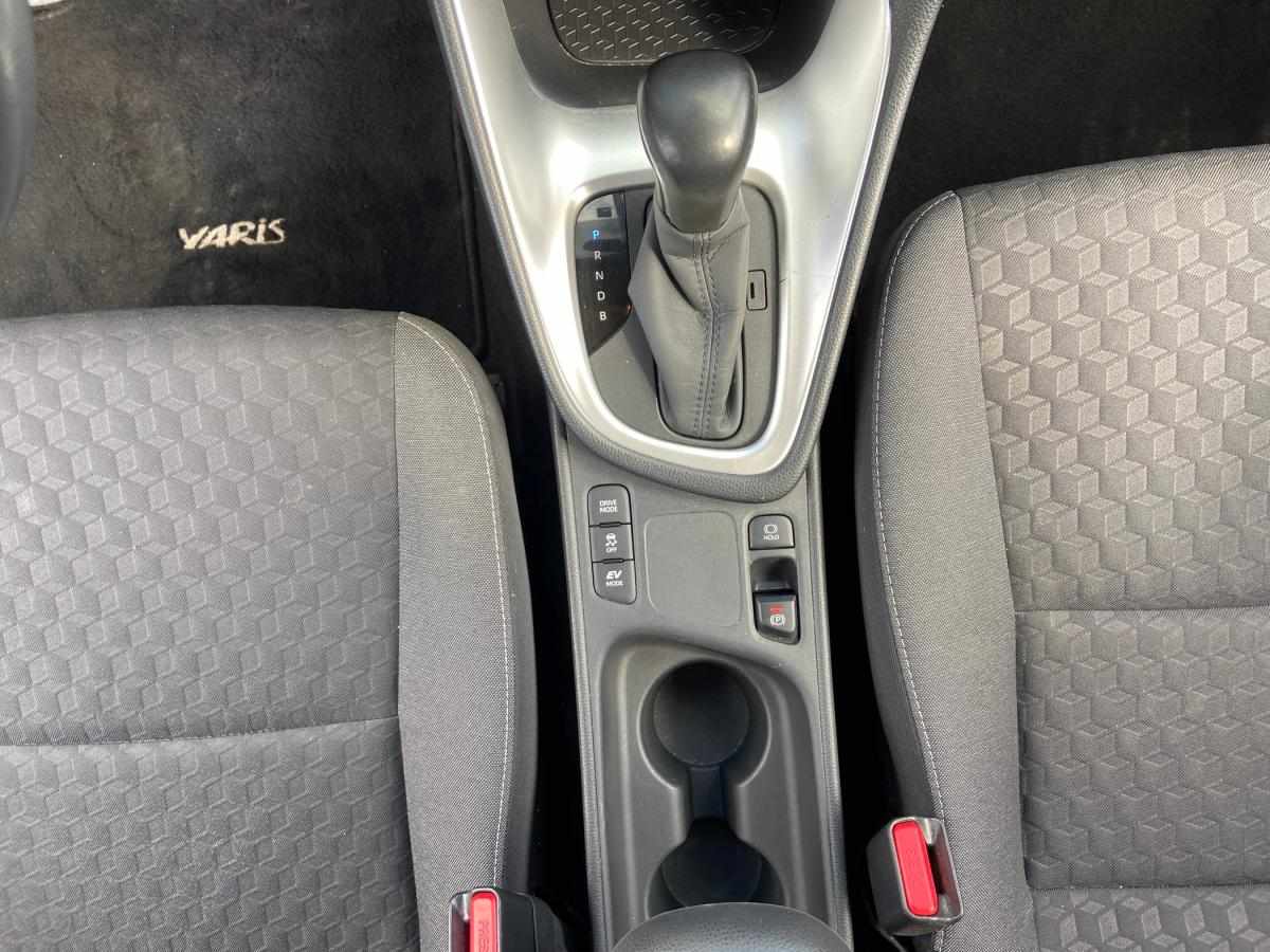 toyota-yaris-2023-hibrido-a-gasolina-1490cc
