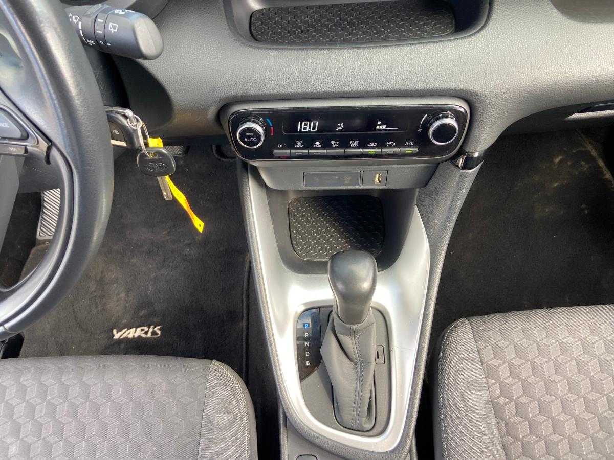 toyota-yaris-2023-hibrido-a-gasolina-1490cc