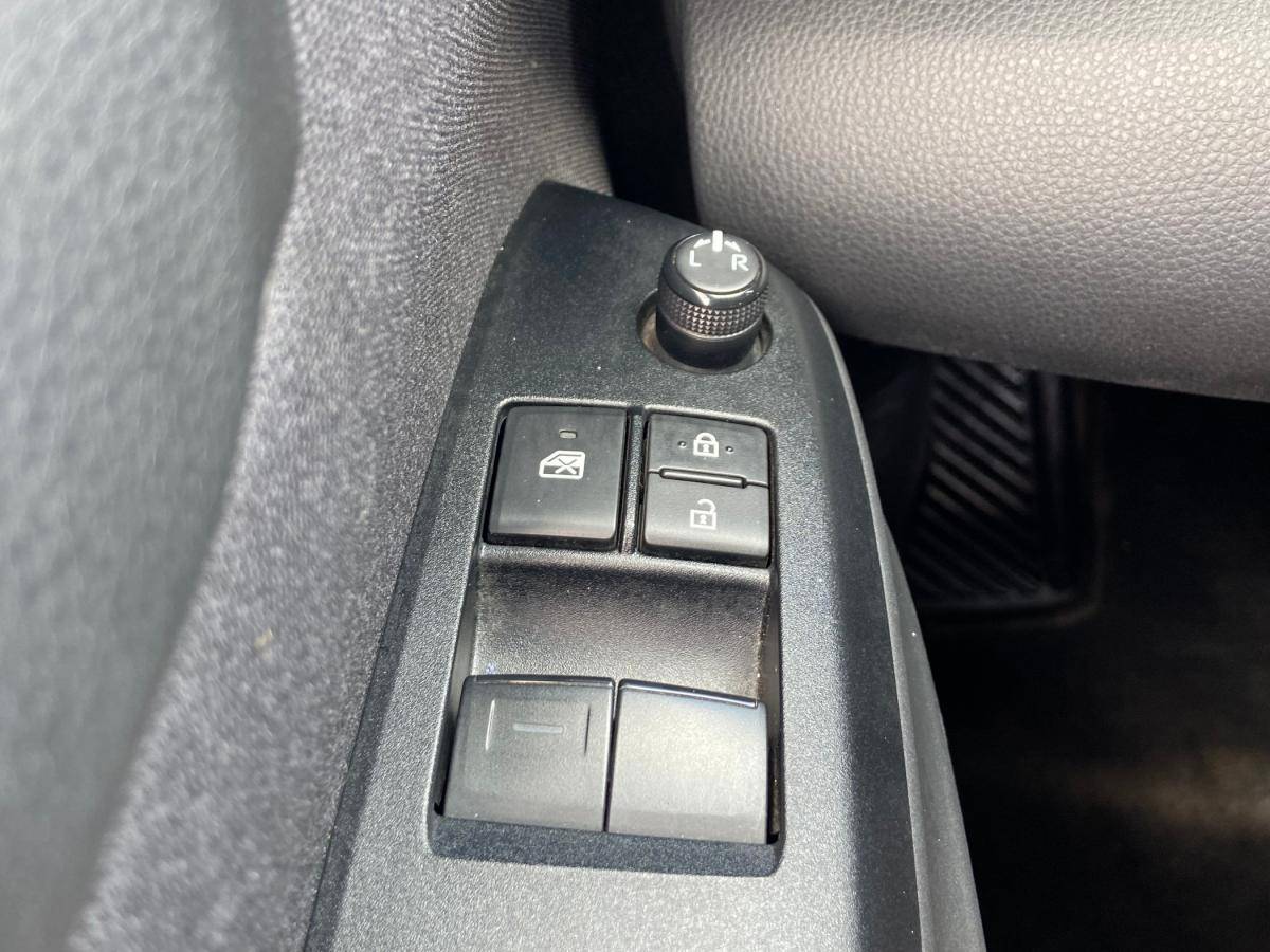 toyota-yaris-2023-hibrido-a-gasolina-1490cc