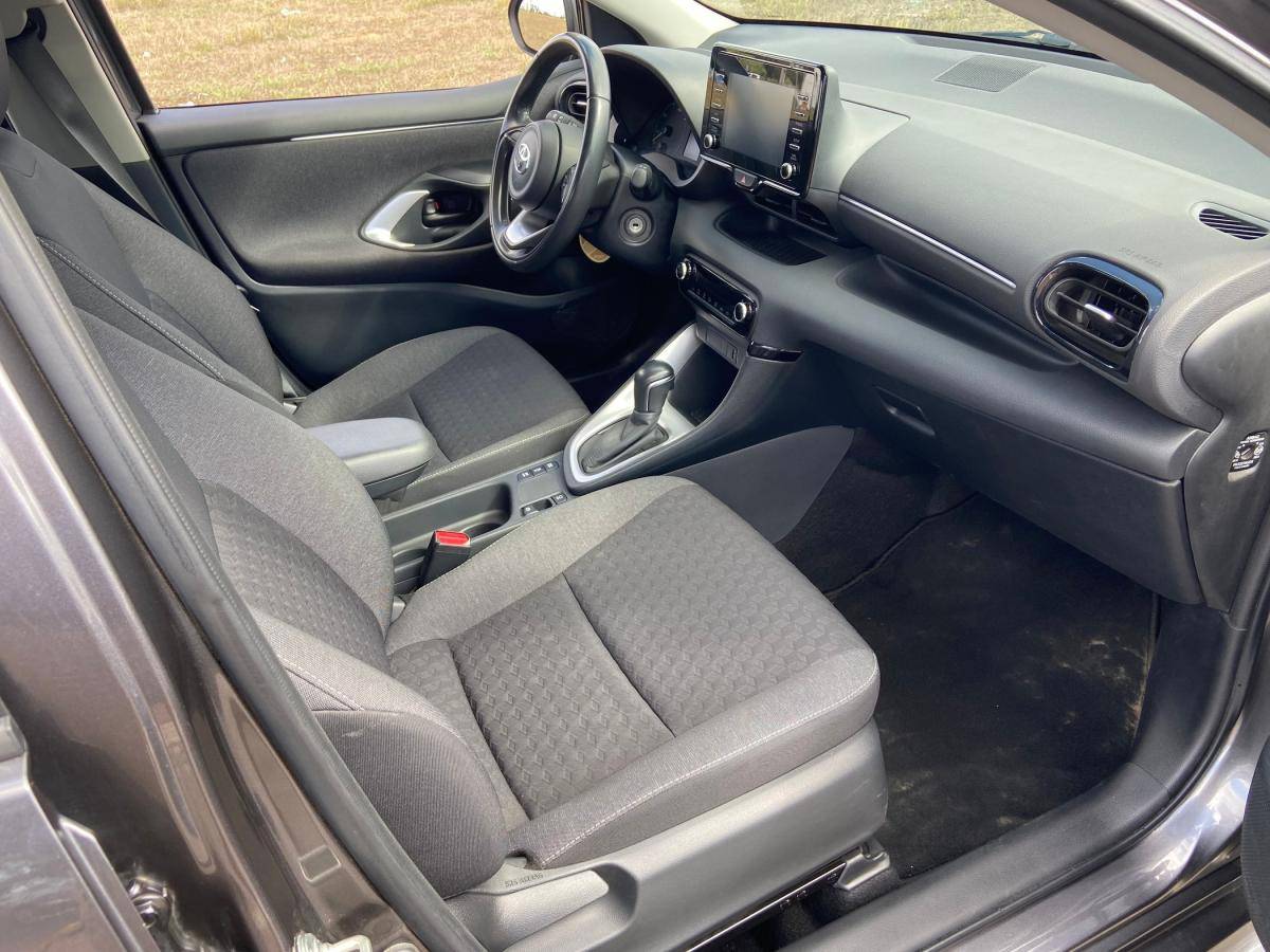 toyota-yaris-2023-hibrido-a-gasolina-1490cc