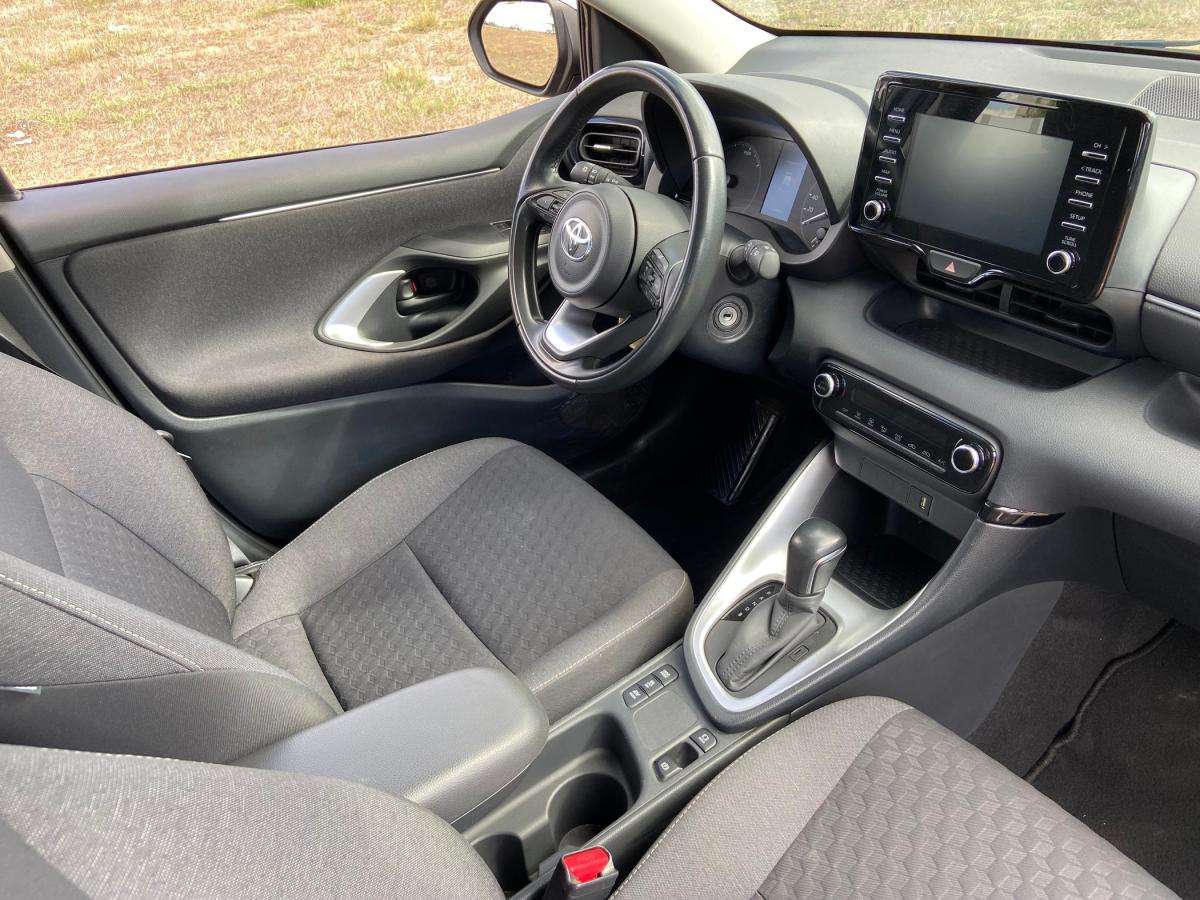 toyota-yaris-2023-hibrido-a-gasolina-1490cc