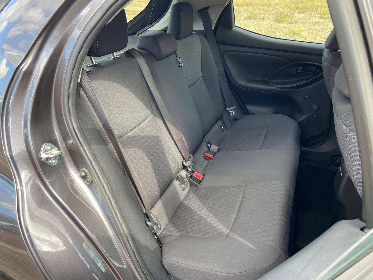 toyota-yaris-2023-hibrido-a-gasolina-1490cc