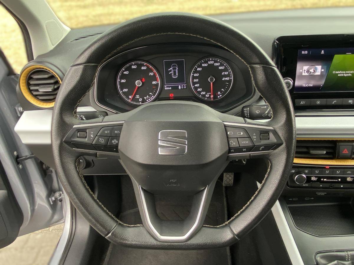 seat-arona-2023-gasolina-999cc