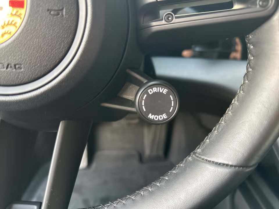 porsche-taycan-4-2023-eletrico