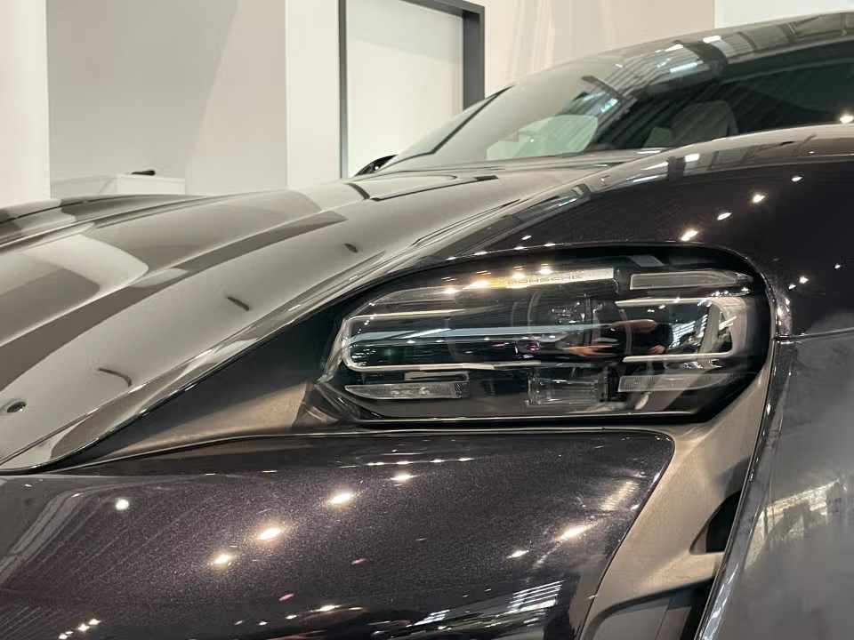 porsche-taycan-2023-eletrico