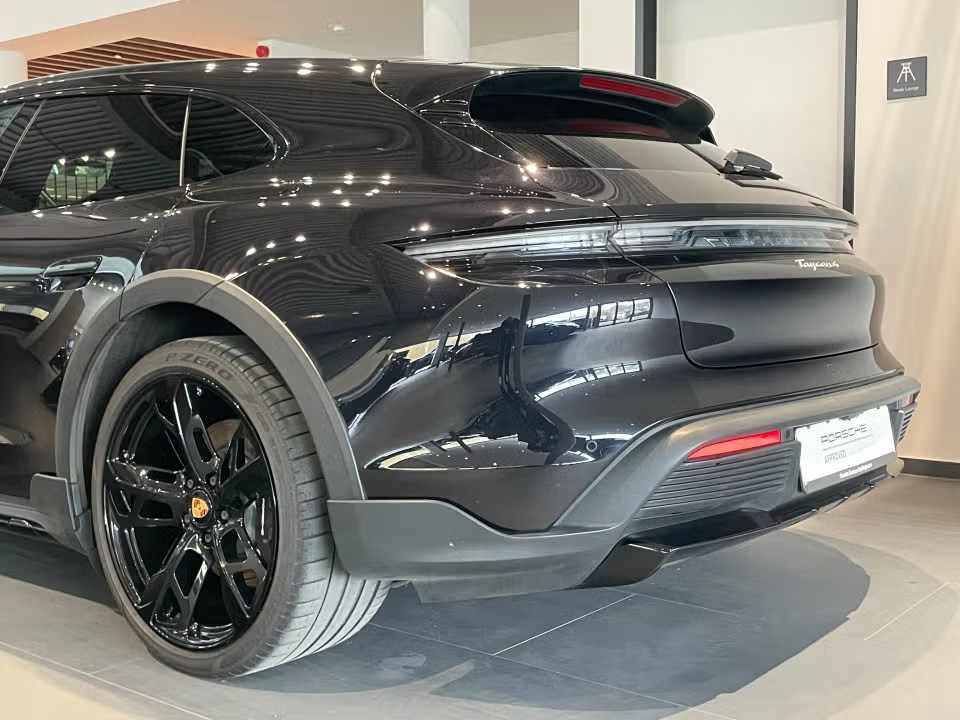 porsche-taycan-2023-eletrico
