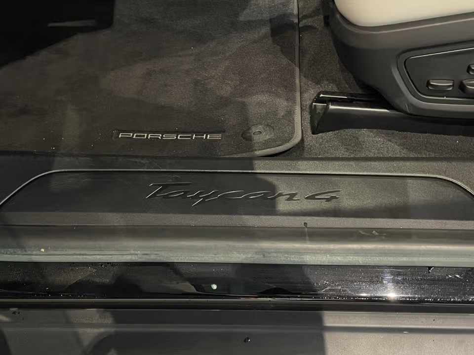 porsche-taycan-2023-eletrico