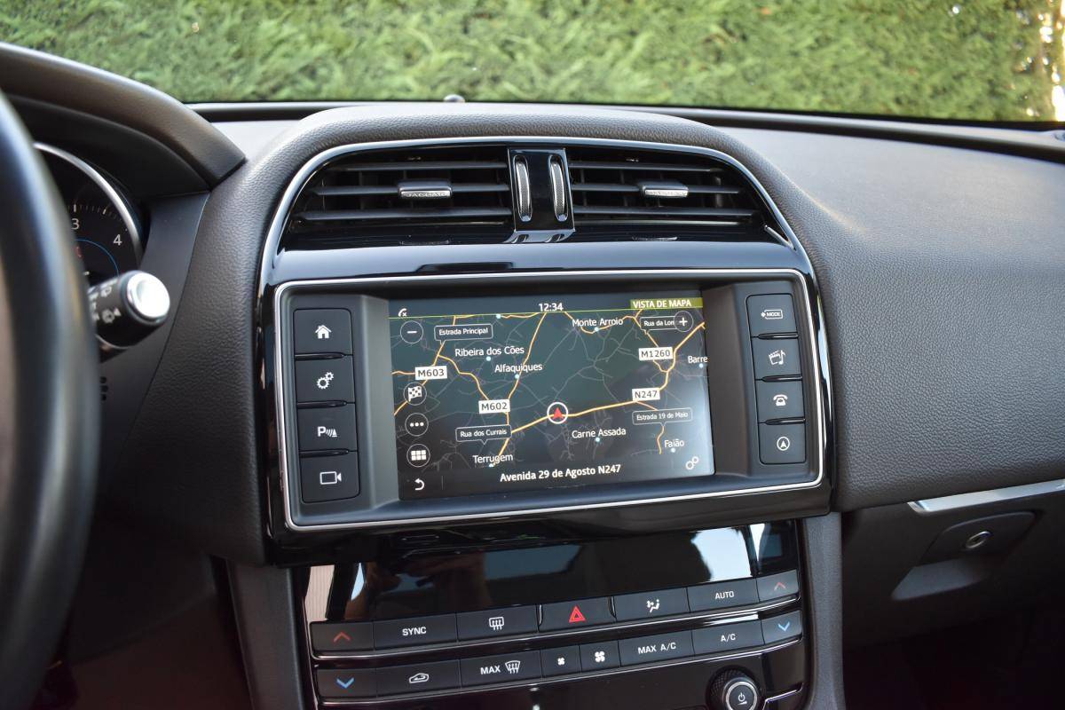 jaguar-f-pace-2018-diesel-1999cc