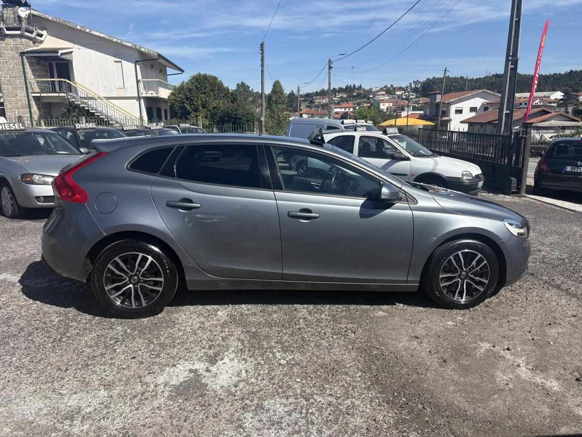 volvo-v40-2019-gasolina-1498cc