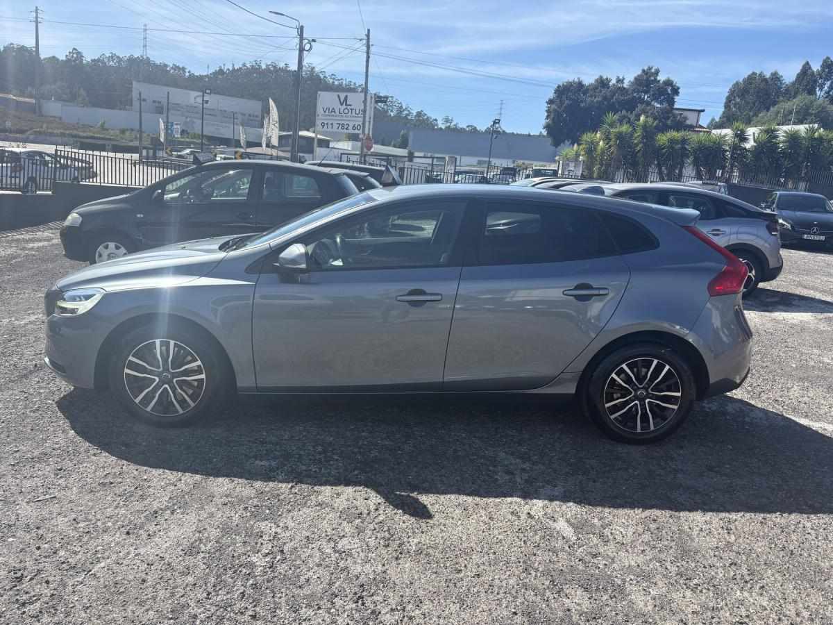 volvo-v40-2019-gasolina-1498cc