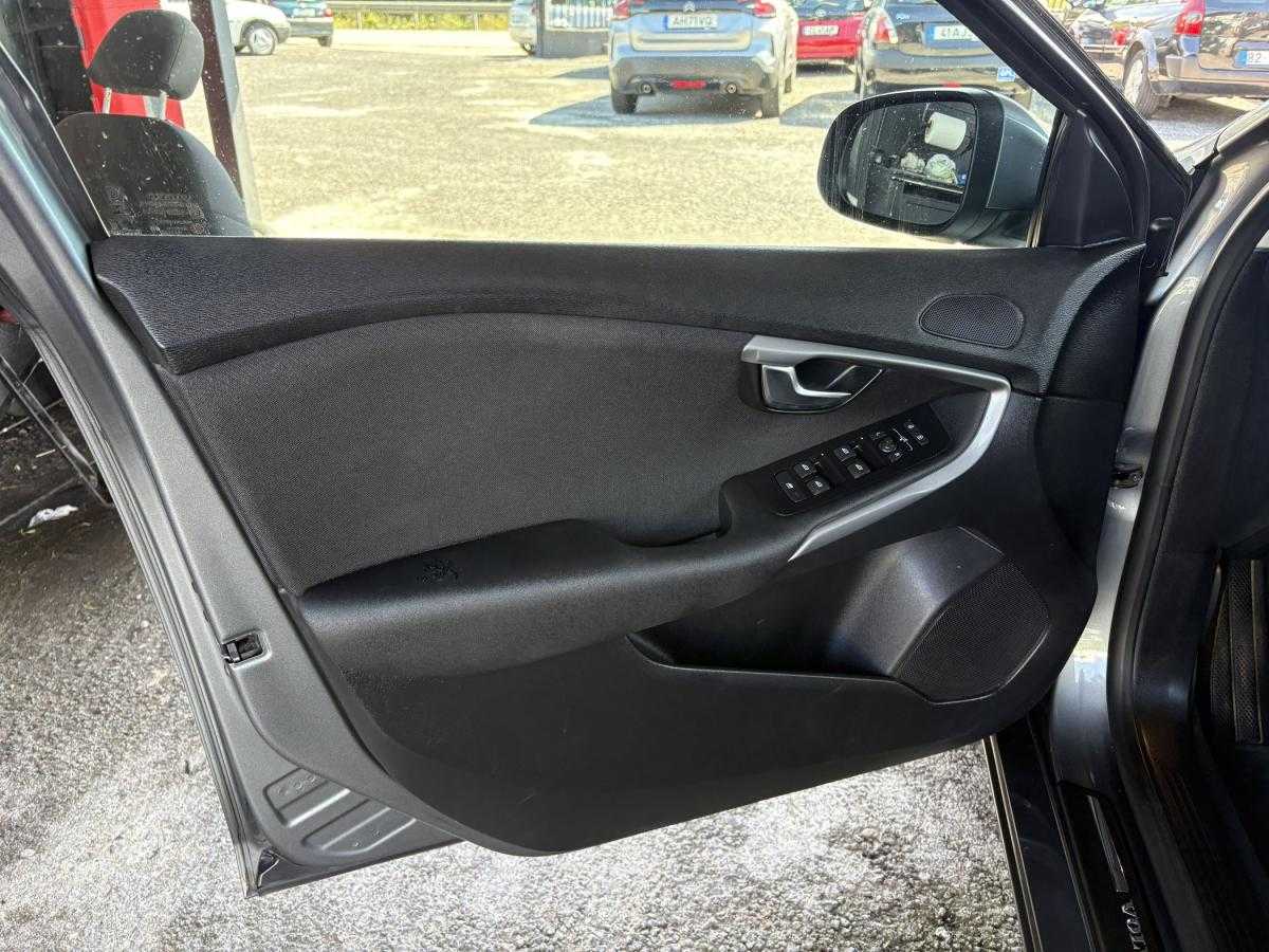 volvo-v40-2019-gasolina-1498cc