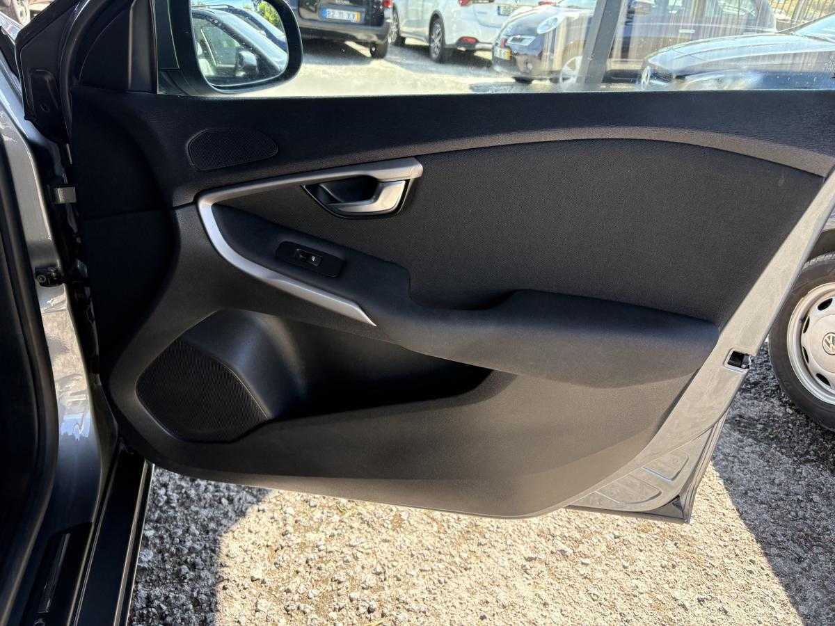 volvo-v40-2019-gasolina-1498cc