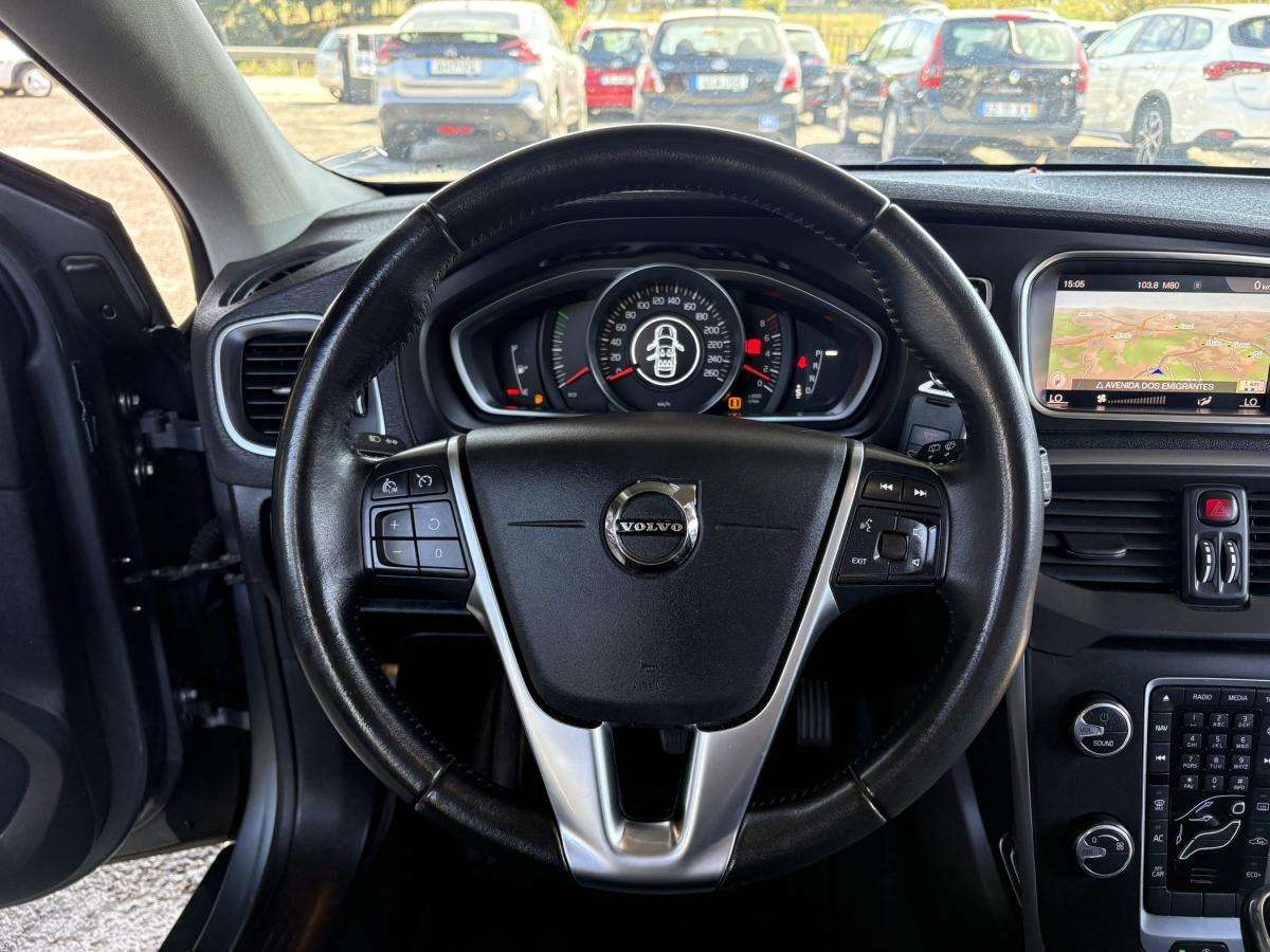 volvo-v40-2019-gasolina-1498cc