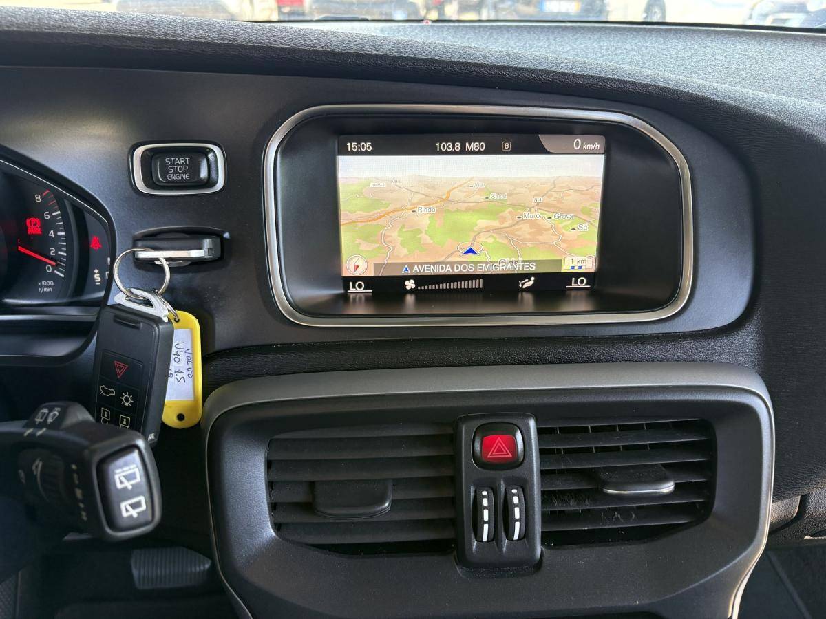 volvo-v40-2019-gasolina-1498cc