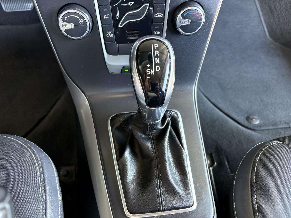 volvo-v40-2019-gasolina-1498cc