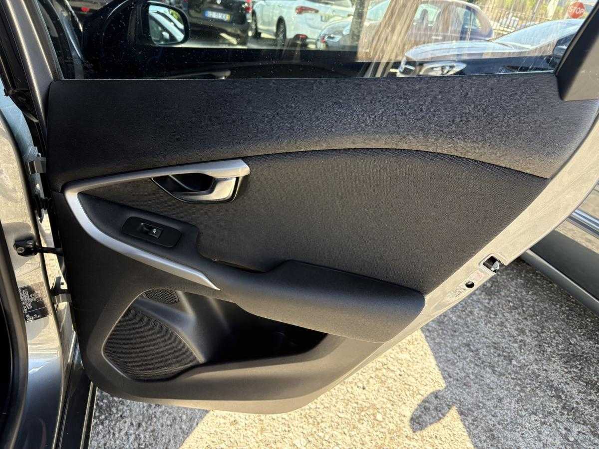 volvo-v40-2019-gasolina-1498cc
