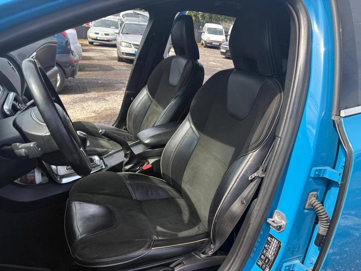 volvo-v40-2014-diesel-1560cc