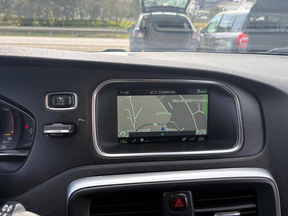 volvo-v40-2014-diesel-1560cc