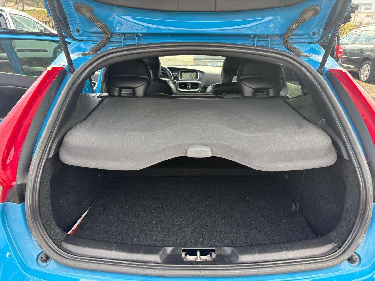 volvo-v40-2014-diesel-1560cc