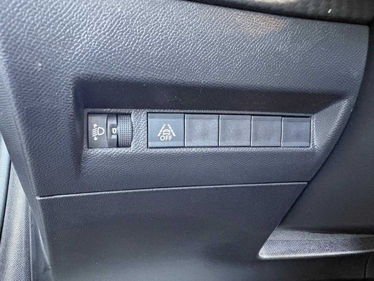 peugeot-208-2023-gasolina-1199cc