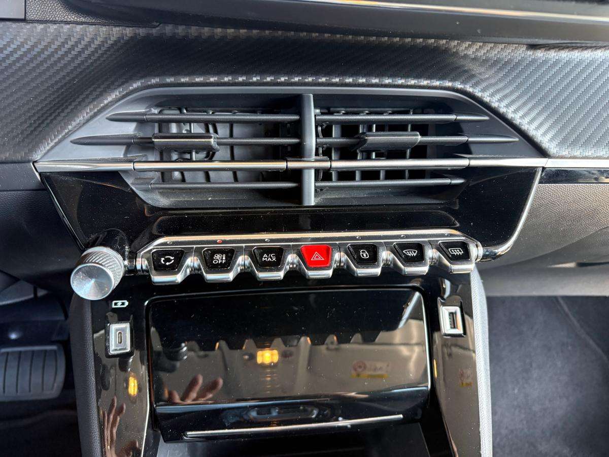 peugeot-208-2023-gasolina-1199cc