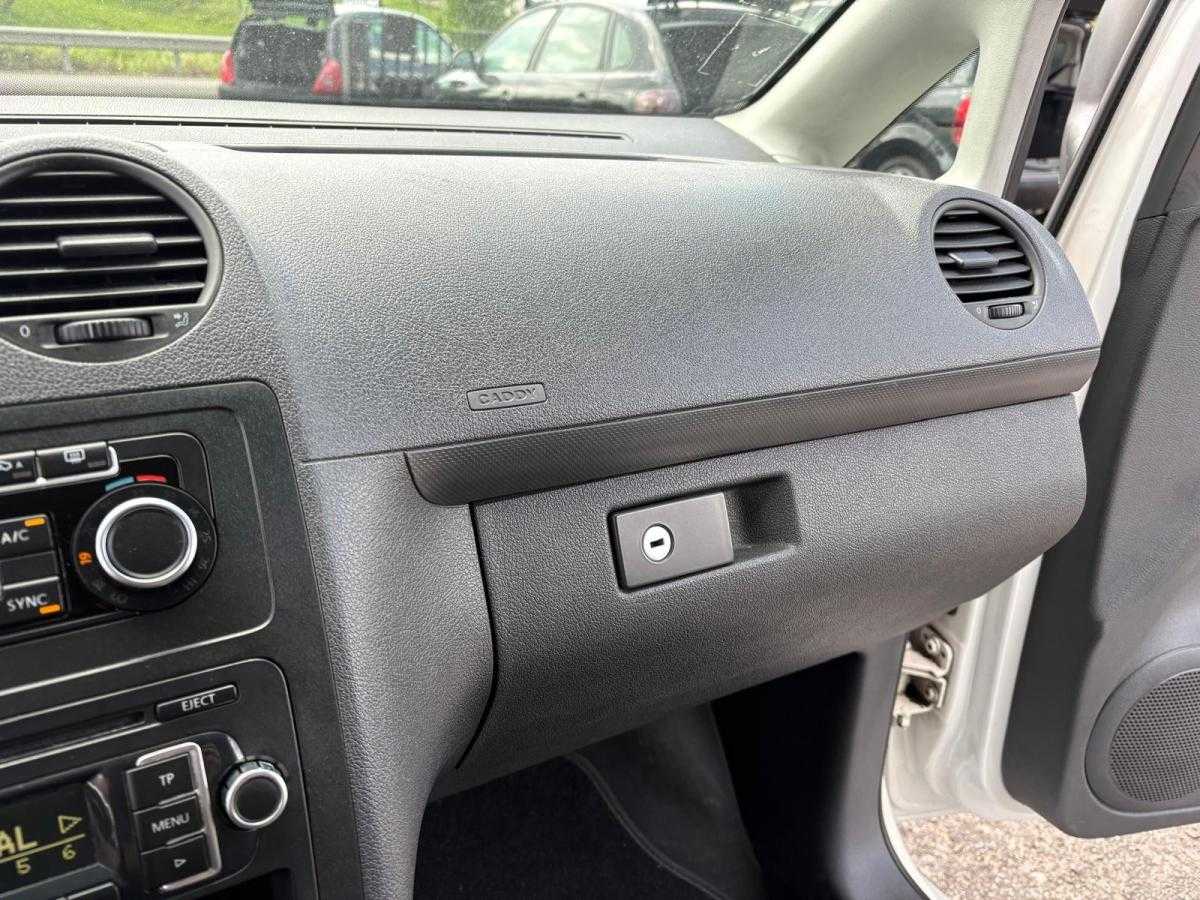 volkswagen-caddy-2014-diesel-1598cc