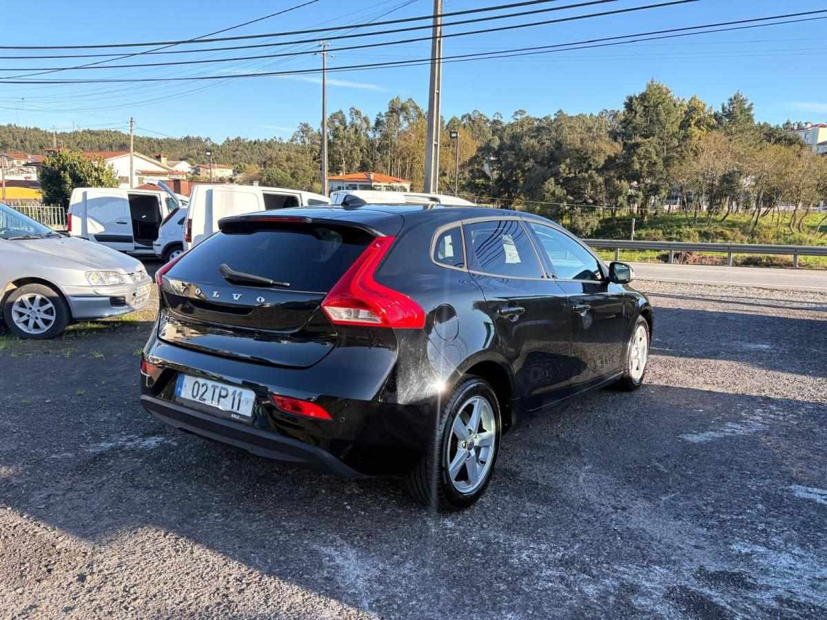 volvo-v40-2014-diesel-1560cc