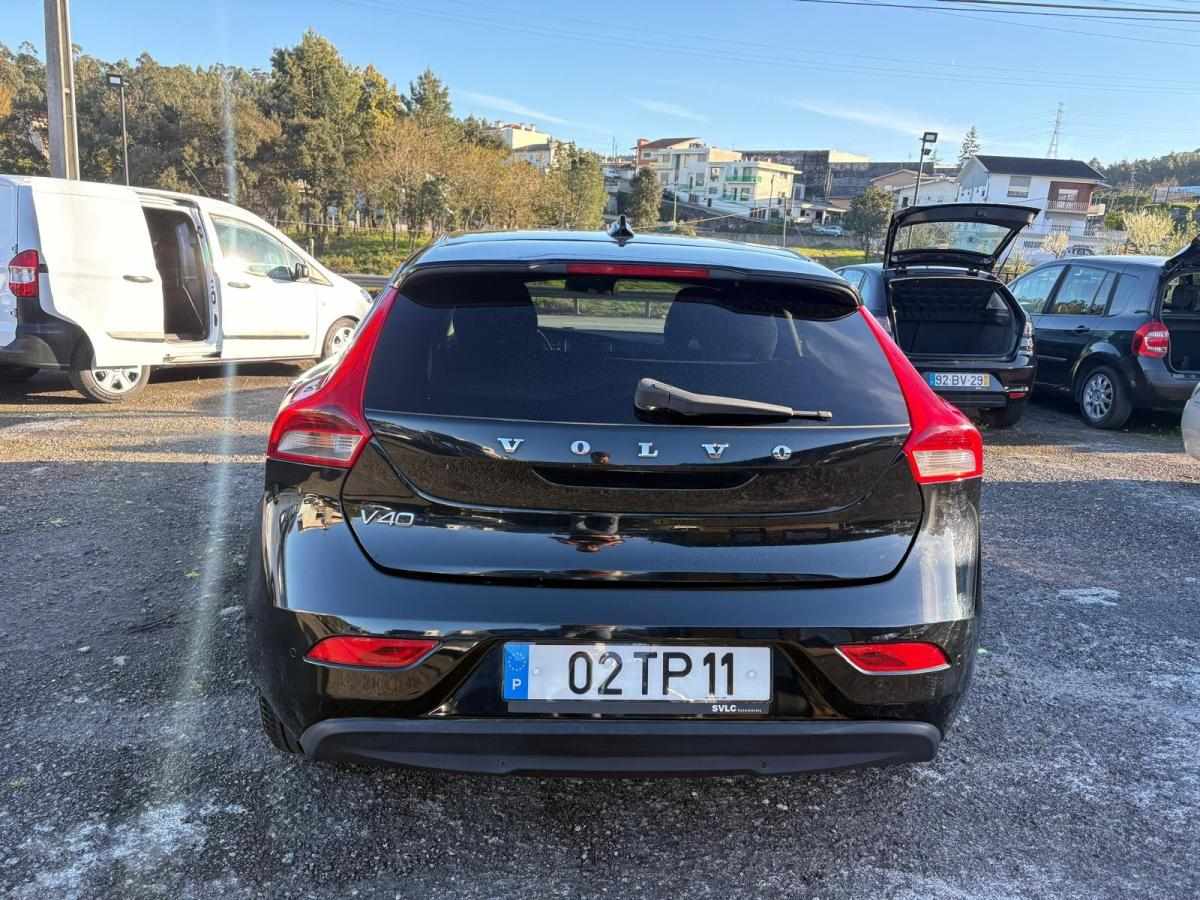 volvo-v40-2014-diesel-1560cc