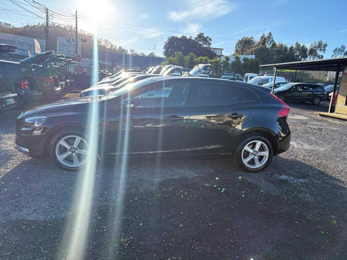 volvo-v40-2014-diesel-1560cc