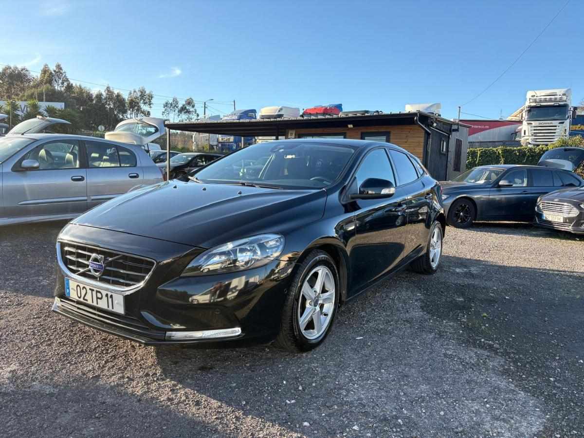 volvo-v40-2014-diesel-1560cc