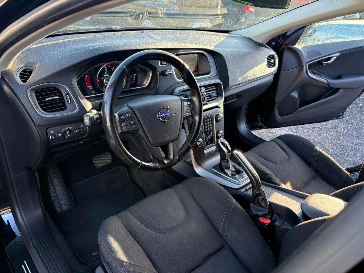 volvo-v40-2014-diesel-1560cc